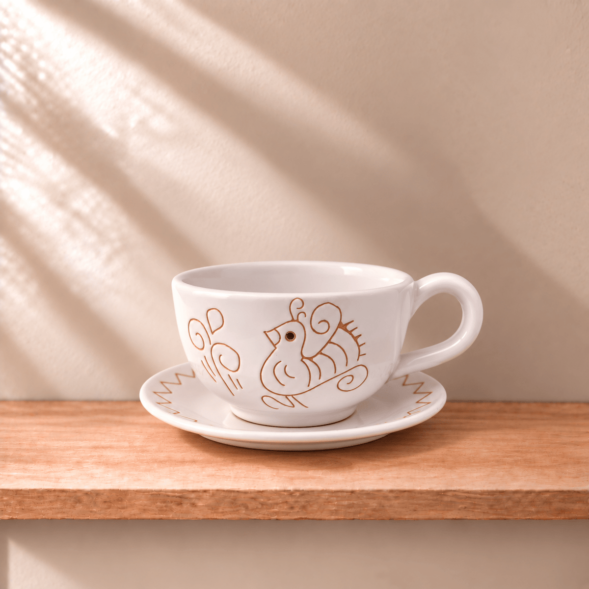 Tazza con piattino motivo pavoncella bianca - Artigianato Pasella