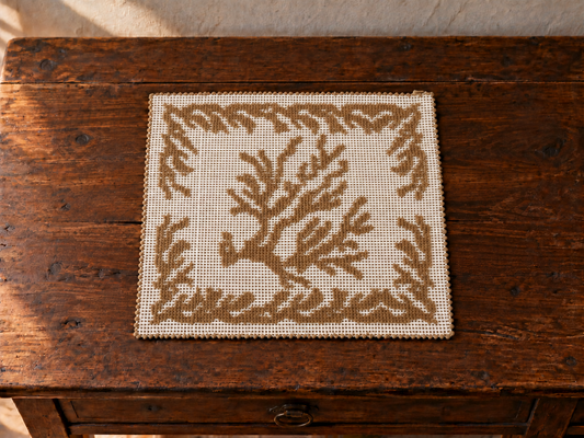 Tappetino-centrino sardo, lavorazione meccanica, decorazione corallo tortora
