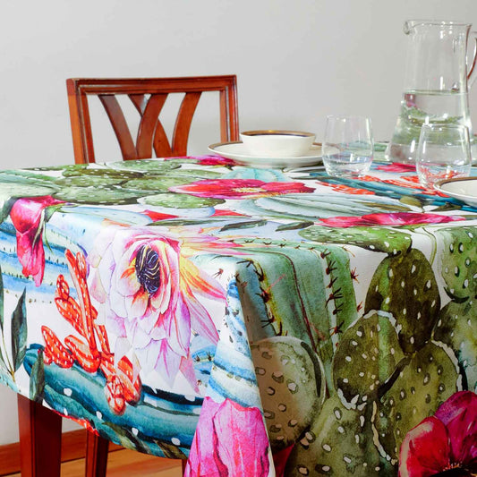 Tovaglia con decorazione di cactus e fiori fucsia - Artigianato Pasella